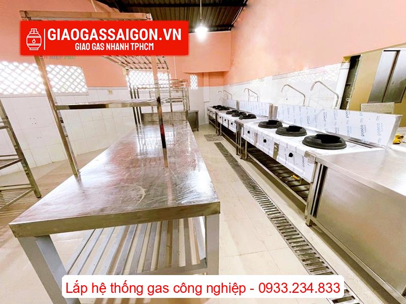 Lắp đặt hệ thống gas công nghiệp cho căn tin khu công nghiệp 34 bep a cong nghiep