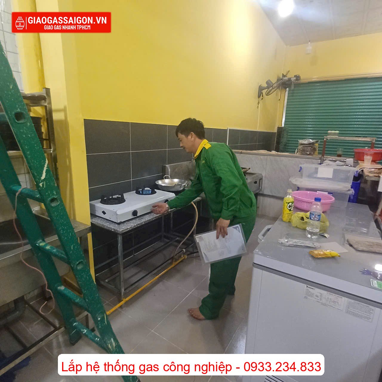 GiaoGasSaiGon.vn đang kiểm tra toàn bộ hệ thống gas kỹ lưỡng trước khi bàn giao GiaoGasSaiGon.vn đang kiểm tra toàn bộ hệ thống gas kỹ lưỡng trước khi bàn giao