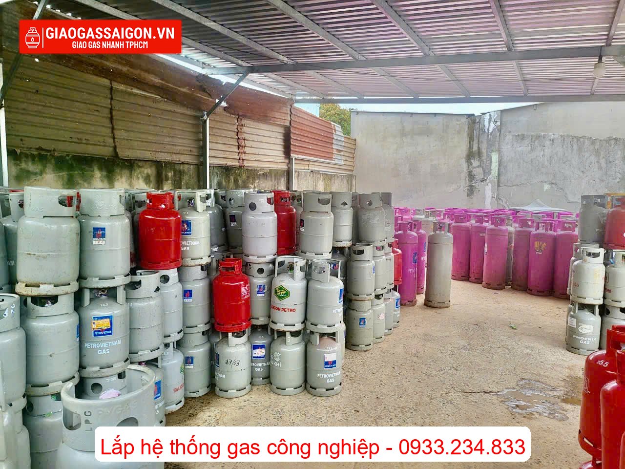 Các bình gas được tập kết để sang chiết trái phép Các bình gas được tập kết để sang chiết trái phép