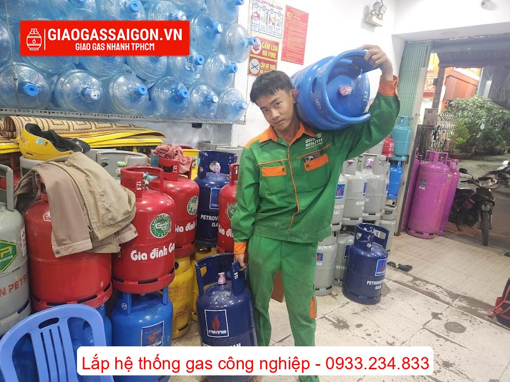 nhan-vien-giao-gas-tai-giaogassaigon.vn