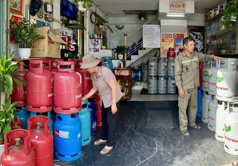 TP. Hồ Chí Minh, Nguồn cung gas hạn chế, nhiều cửa hàng chỉ còn bình nhỏ TP. Hồ Chí Minh, Nguồn cung gas hạn chế, nhiều cửa hàng chỉ còn bình nhỏ